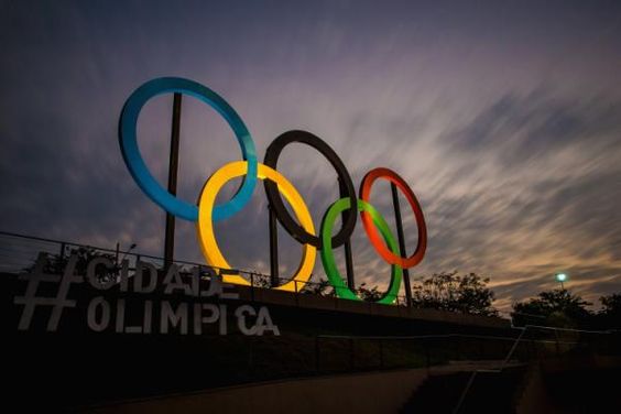 RIO DE JANEIRO, BRAZIL - JULY 19: (EDITOR'S NOTE: Photo taken with a long exposure) View of the Olympic rings placed at Madureira Park, on July 19, 2016 in Rio de Janeiro, Brazil. The Rio Olympic Games run from August 5-21. (Photo by Buda Mendes/Getty Images)